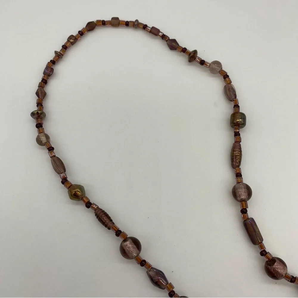 Luster Shells and Glass Beaded Necklace - Picture 8 of 9